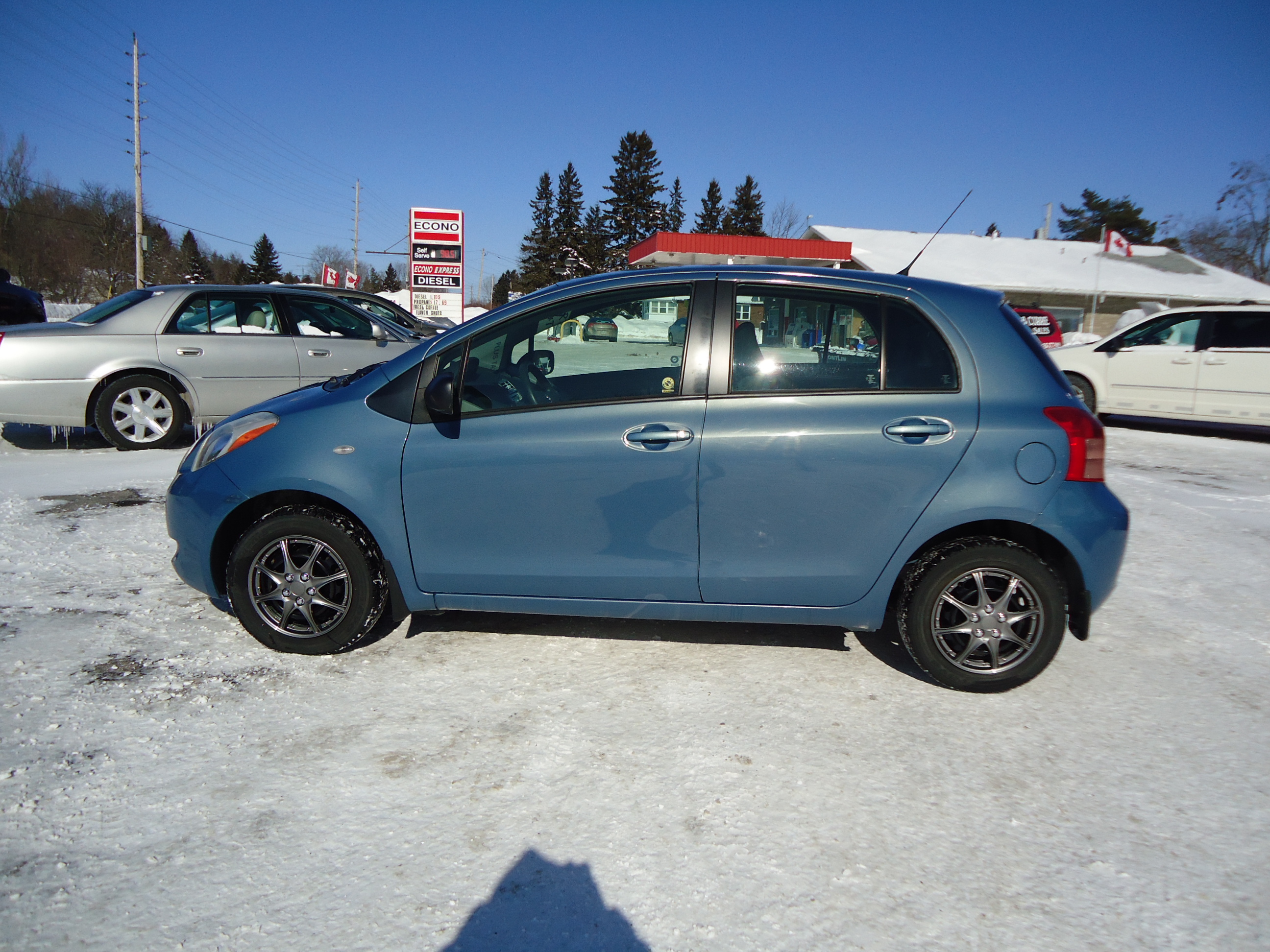 2007 toyota yaris 4 door hatchback #5