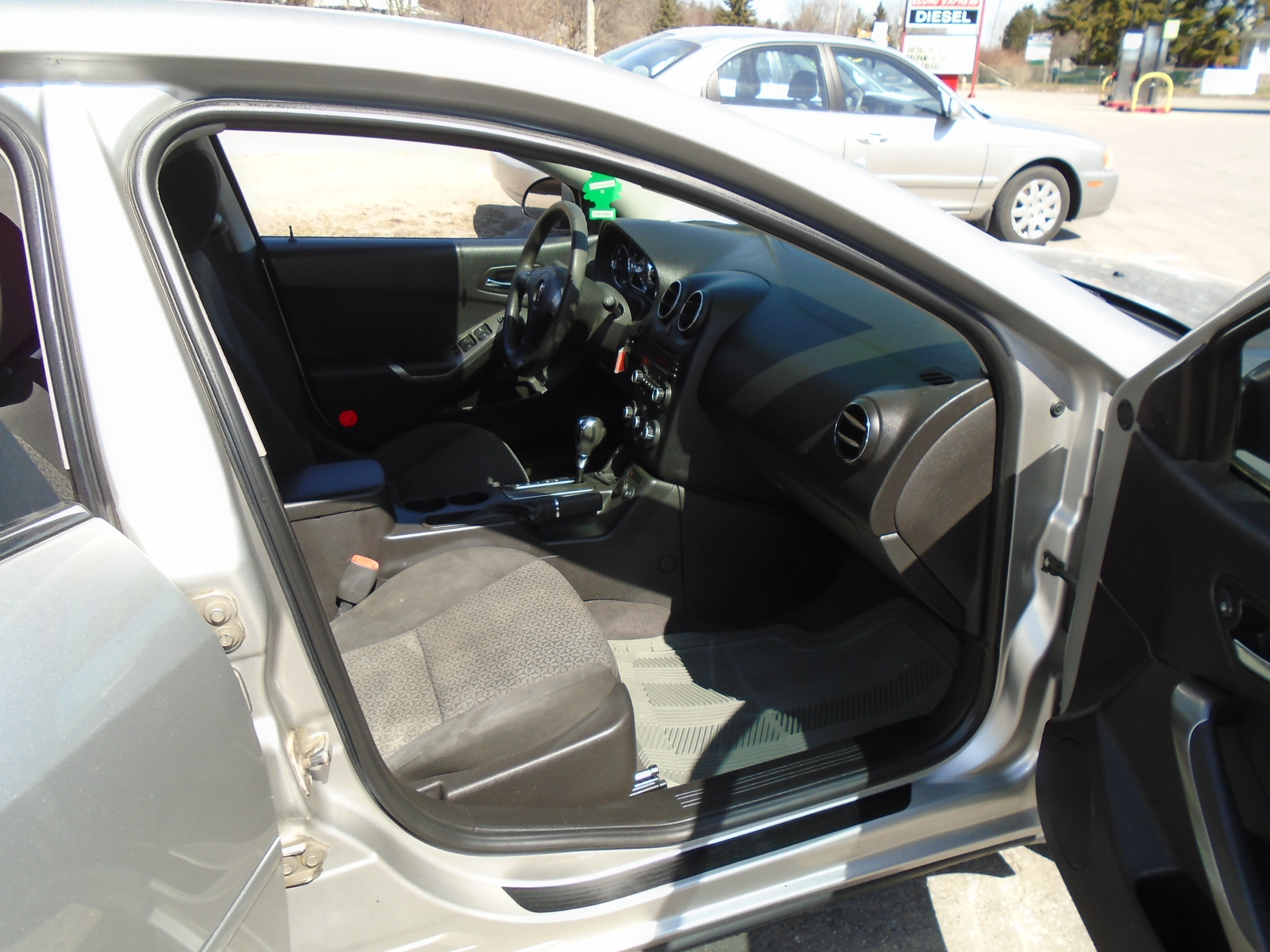 2008 Pontiac G6 Interior 1 Bob Currie Auto Sales