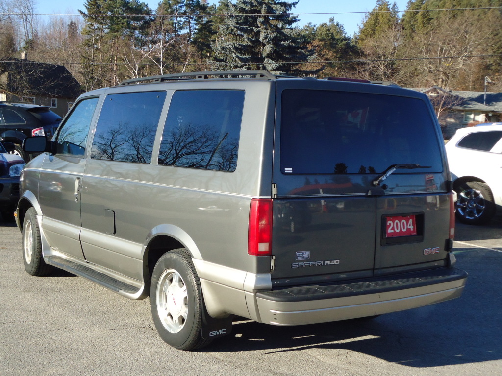 2005 GMC SAFARI AWD (3) | Bob Currie Auto Sales