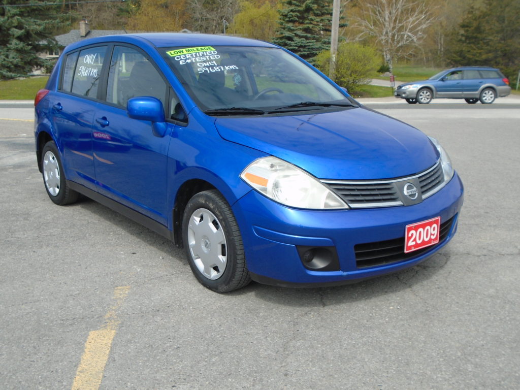 2009 nissan versa hatchback blue (6) | Bob Currie Auto Sales