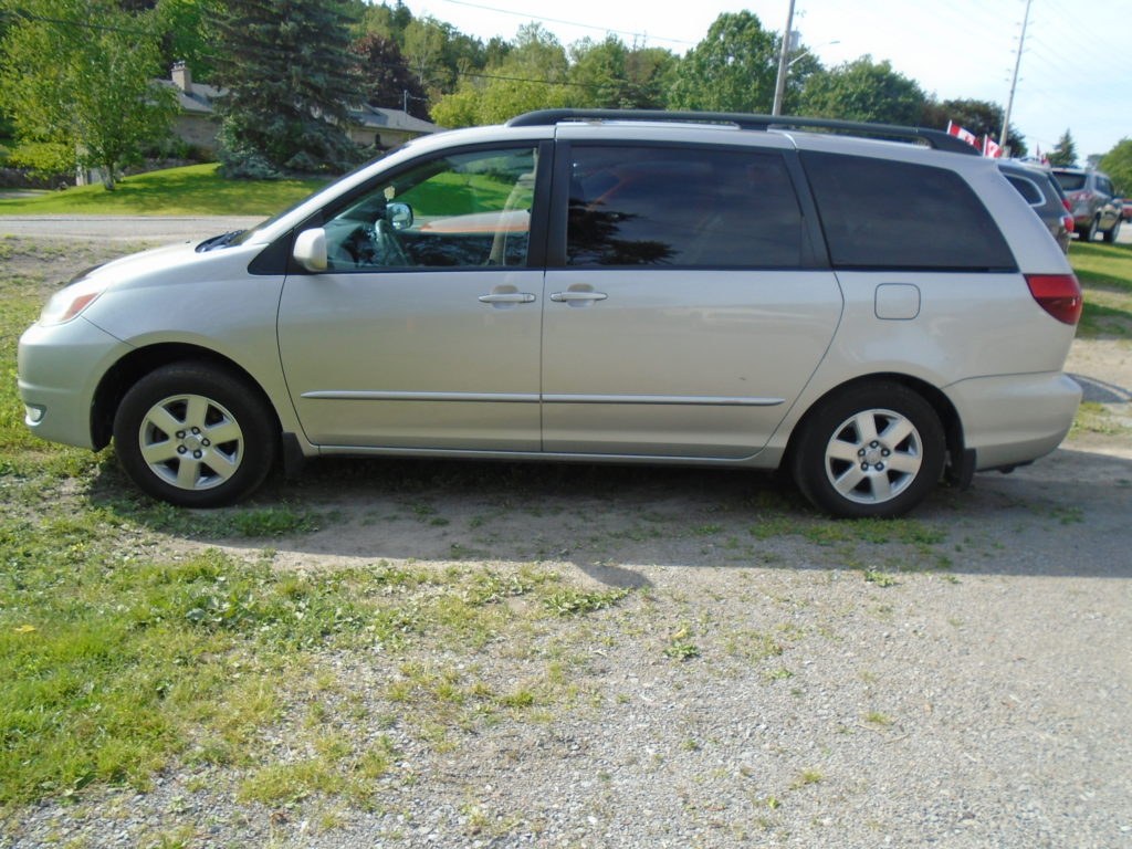 2005 Toyota Sienna Van (1) | Bob Currie Auto Sales